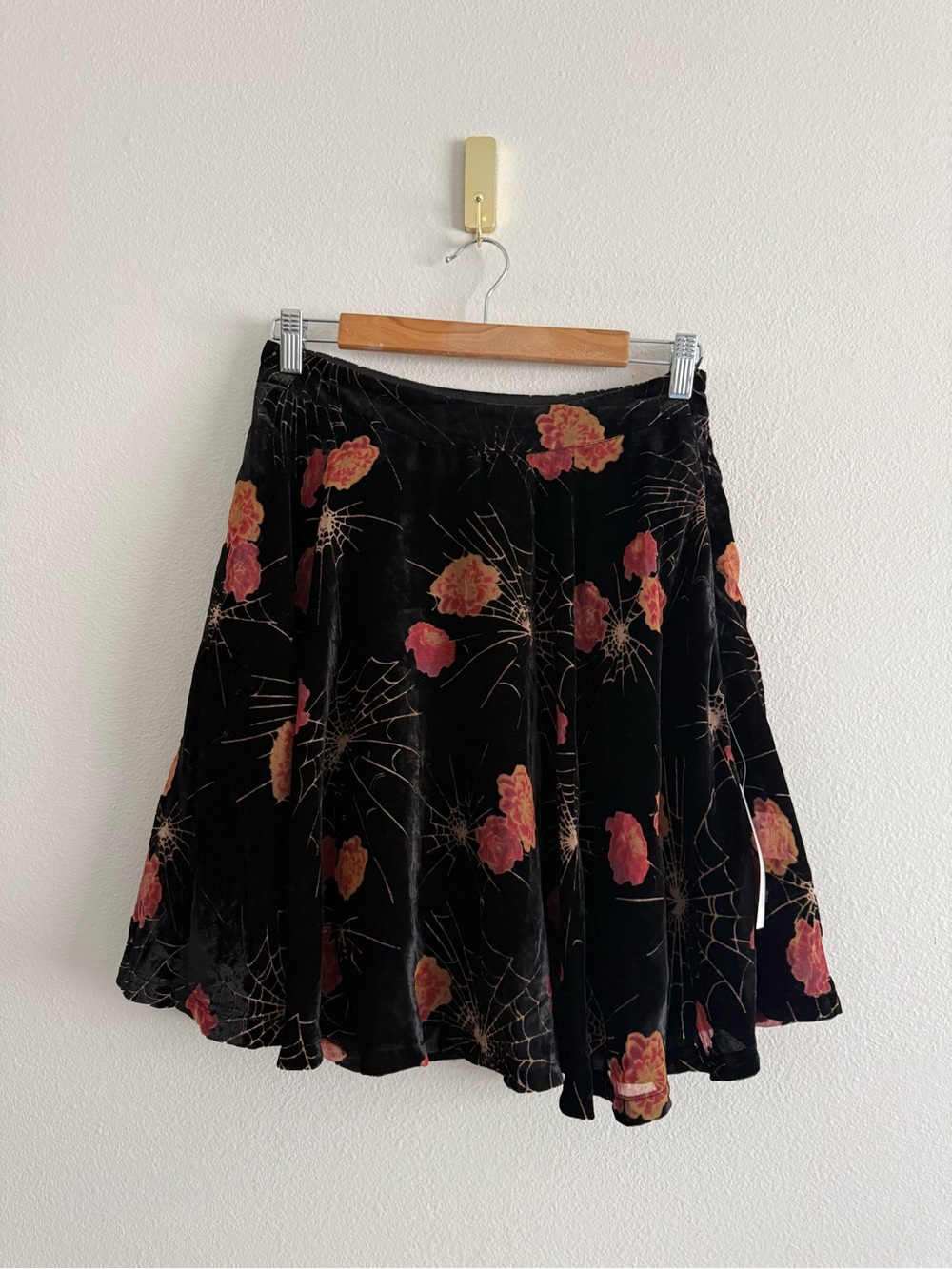 MODCLOTH VELVET SPIDERWEB & FLORAL A LINE SKIRT Sz 6 NWT